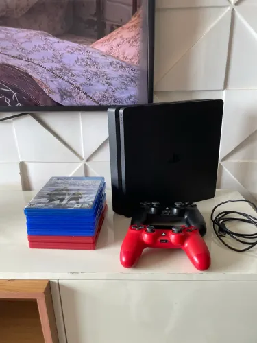 PS4 slim 1TB + 2 controles + Fifa 22 + GTA V + cabos