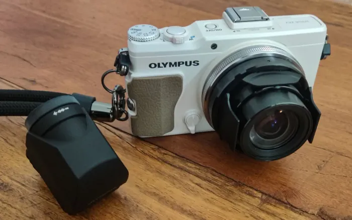Máquina Fotográfica Olympus XZ-2 com Viewfinder VF2