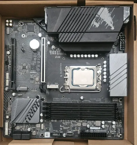 Placa Mãe Gigabyte e Processador i9 14900 com Water Cooler 360mm
