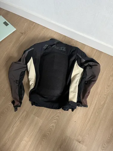 Jaqueta Dainese TAM G super ventilada com protetor de coluna
