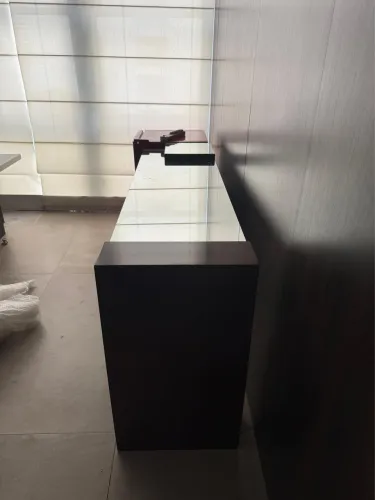 Aparador / Bancada com tampo de vidro