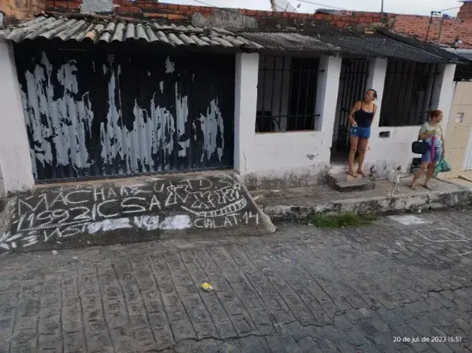 Casa no Jacintinho: 3/4, 2 Banheiros, Salas de Estar e Jantar Separadas + Cozinha