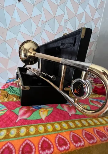 Trombone de vara EAGLE com case 