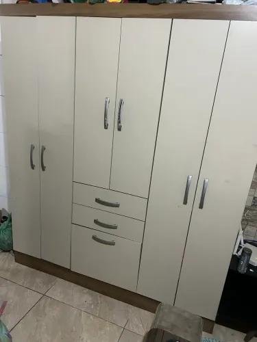 Guarda Roupa 6 portas 3 gavetas semi-novo