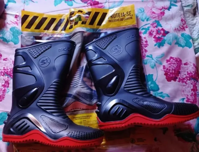 Bota de motoqueiro 