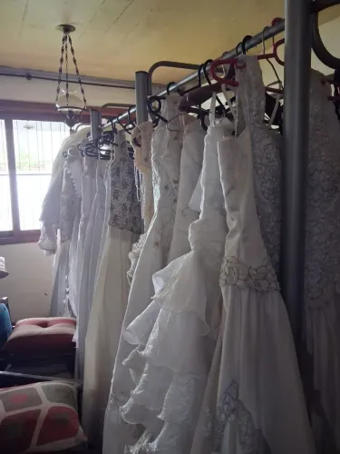 VENDA DE LOJA COMPLETA DE VESTIDOS E TRAJES PARA FESTAS E CASAMENTOS