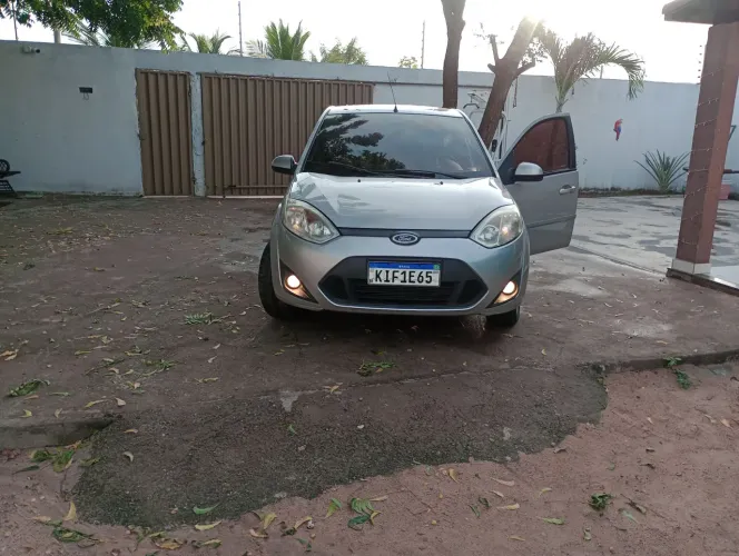 Ford Fiesta Sedan SE 1.6 8V Flex 4P 2014