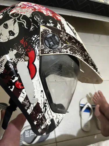 Capacete HELT