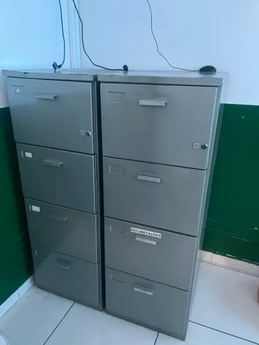 Arquivo com 4 gavetas R$300,00 cada