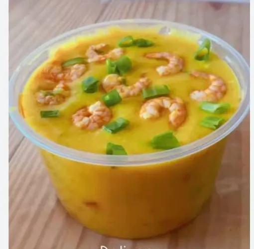Bobó de camarão e caldo de kenga 