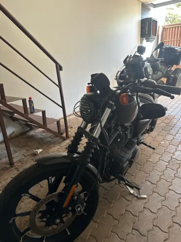 Harley 883