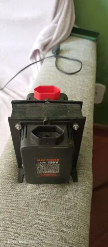 VENDO AUTO TRANSFORMADOR UNIVERSAL 220V/120V MARCA SLIM POWER 