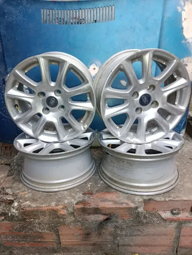 Roda de liga leve ford.