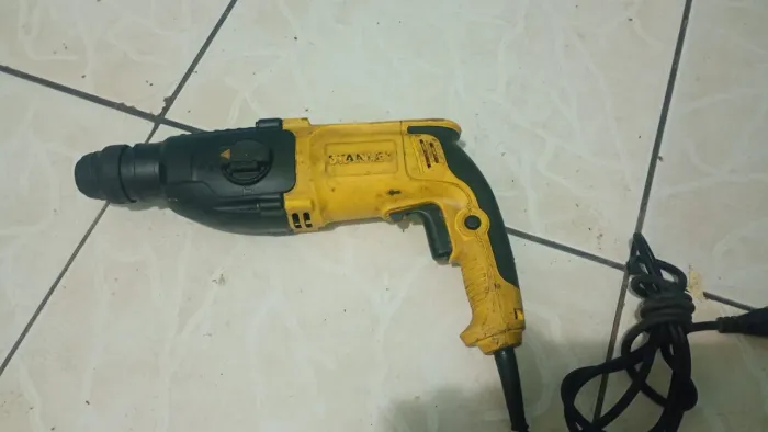 Martelo Stanley 127 volts