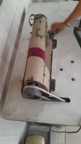 Máquina de costura reta
