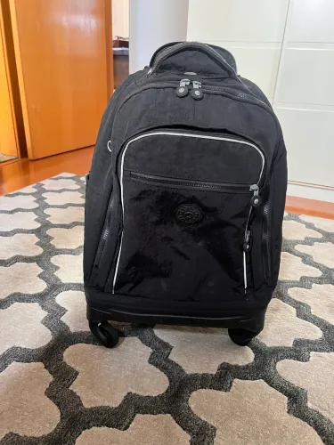 MOCHILA KIPLING PRETA -praticamente nova