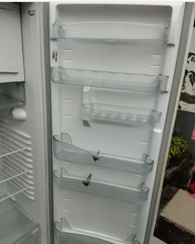 Vendo geladeira Frost Free 