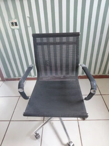VENDO CADEIRA DE ESCRITÓRIO EM ÓTIMAS CONDIÇÕES.
