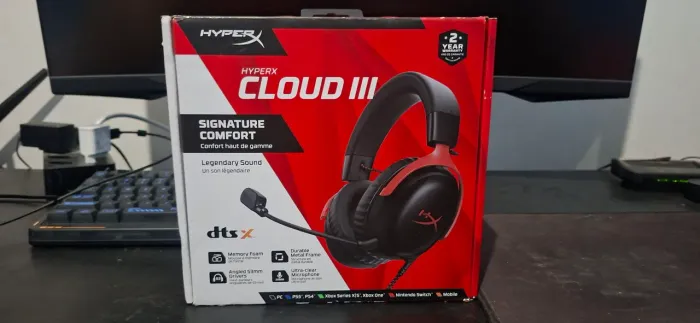 Headset Gamer HyperX Cloud III - Compatível com PC, PS5, Xbox Series XIS