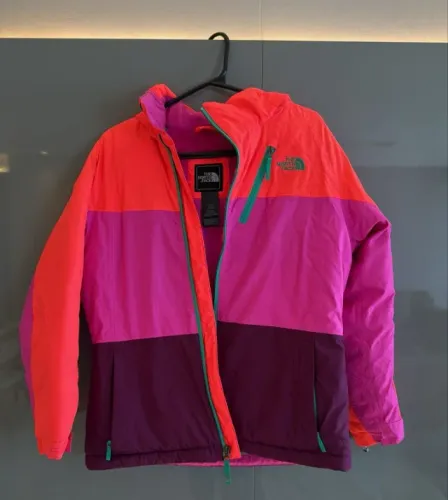 Jaqueta the North Face HyVent Ski com capuz, roxa, pink e laranja