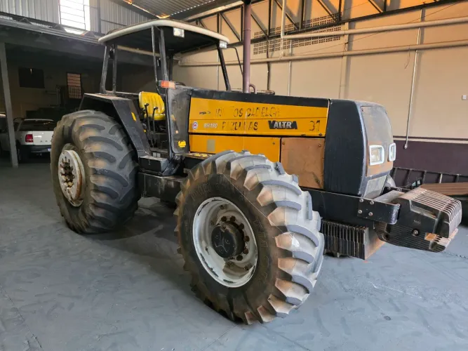 TRATOR VALTRA BH 180