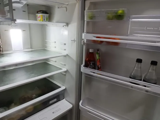 Vendo geladeira Eletrolux funcionando perfeitamente, gelando muito