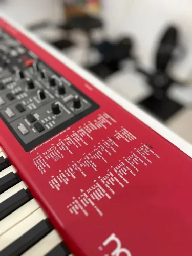 Vende-se teclado Nord electro 3 HP novíssimo!