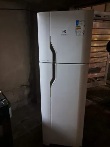 Geladeira Electrolux porta dupla frost free