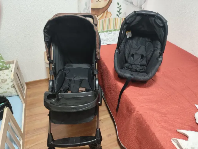 Vende-se carrinho de bebê + bebê conforto, 450,00