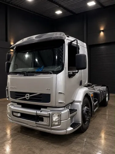 Cavalo mecânico Volvo 330 