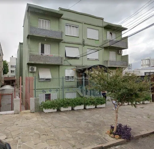 Apartamento no Partenon térreo de 2 dormitórios e 2 pátios DESOCUPADO