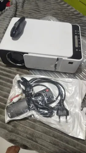 Projetor, vídeos, filmes, apps wi fi ( tela de cinema em casa)