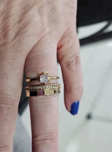 Anel solitário com aparador de zirconia em banho 18k número 15