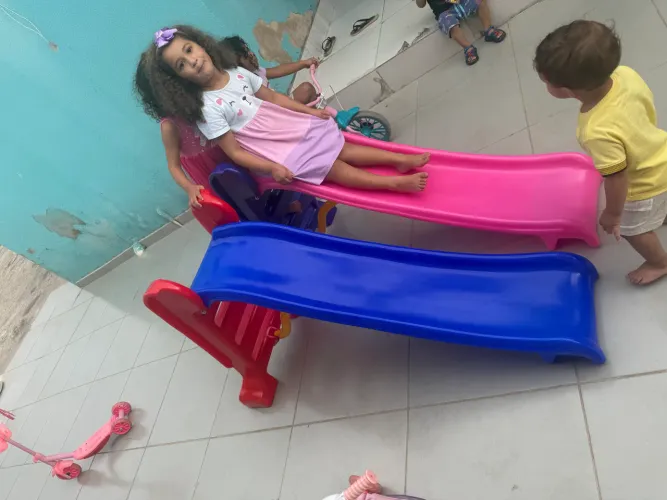 Escorregador de criança temos 5 unidades 