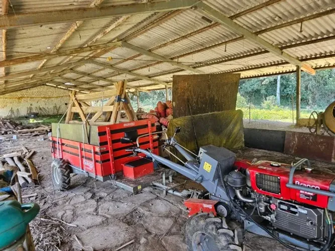 MICROTRATOR BRANCO 18BTD COM CARRETA TRAÇADA 4X4 NOVINHO APENAS 3 MESES DE USO