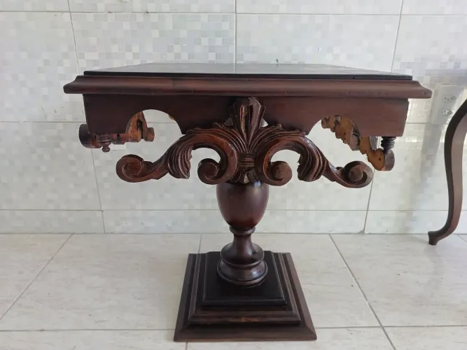 Mesa de canto estilo português 