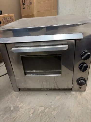 Forno elétrico industrial em aço inox, marca Layr, 220V