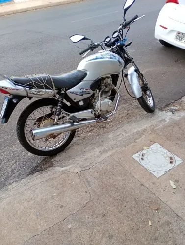 Vendo moto toda revisada frio a disco partida moto nova