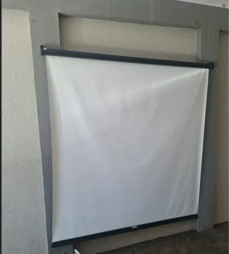 tela de projeção 1.80x1.80m retrátil de metal