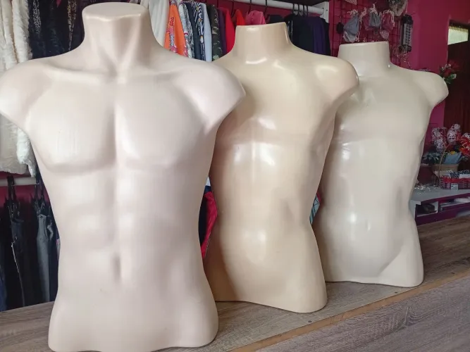 Vendo 4 manequim meio corpo masculino 