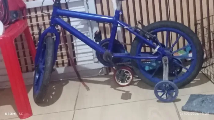 Vendo bicicleta infantil menino