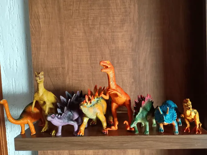 8 bonecos dinossauros plástico usados na condição