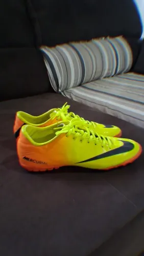 Chuteira NIKE MERCURIAL