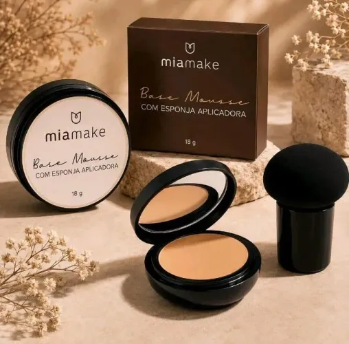 Base Mousse MiaMake 18g com Esponja Cogumelo Cobertura Média Acetinada Longa Duração