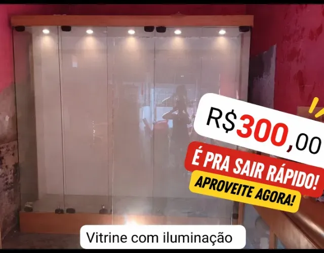 Vitrine com iluminacão 