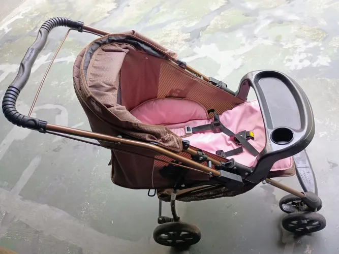 Carrinho de bebê semi novo