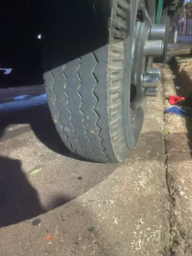 Pneus com rodas