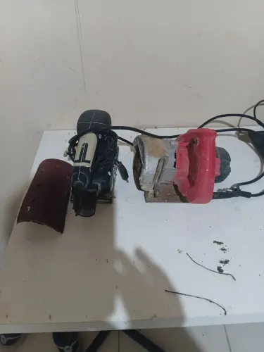 Vendo lixadeira makita e uma furadeira da makita
