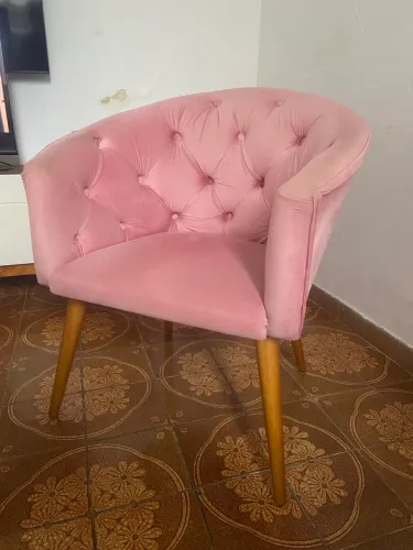 Poltrona capitonê rosa 