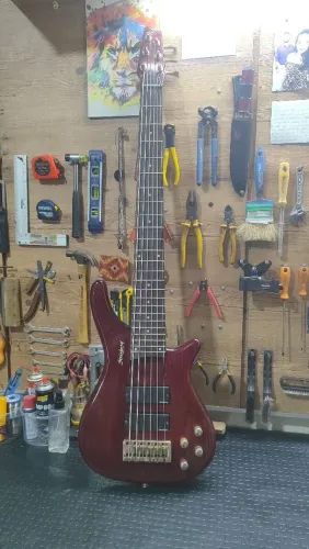Baixo 6 cordas Strinberg ativo